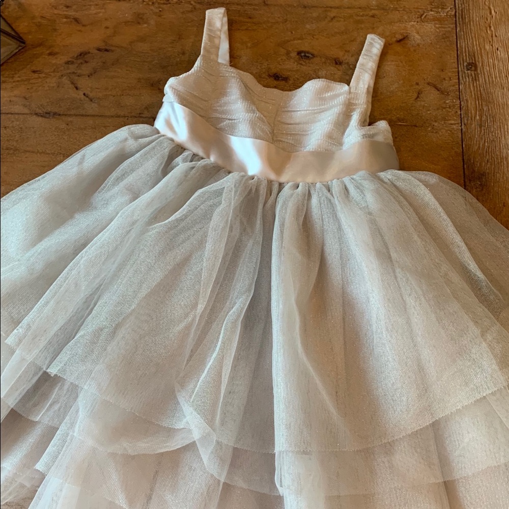 Gorgeous formal dress for girls.